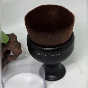 Bare Escentuals Kabuki Brush in Black and Brown